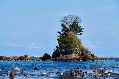 雨晴海岸と立山連峰